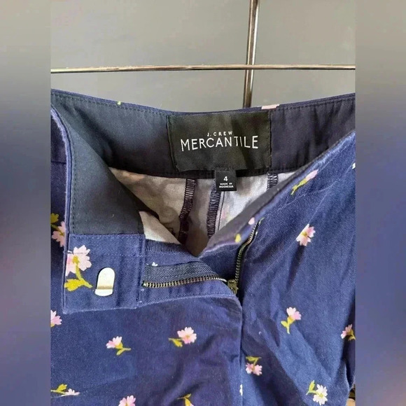 J. Crew Mercantile Navy Floral Patterned Women's Shorts • 4 - Picture 4 of 5